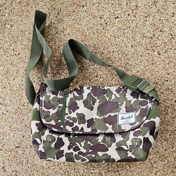 Unused Clean Herschel ODELL Camoflage Canvas Crossbody Messenger Bag